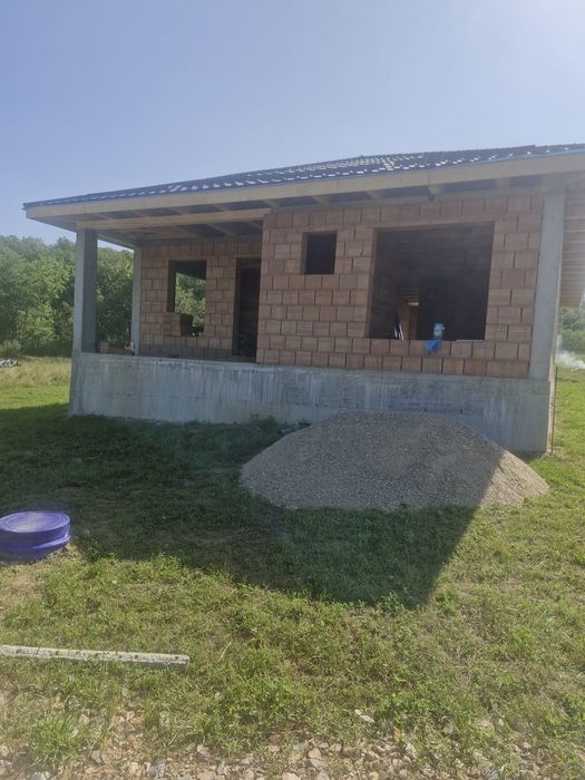 Casa la rosu, 130 mp,