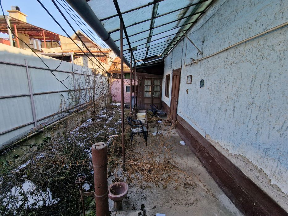 Vand casa veche in Oradea, aproape de parcul salca si Lotus Center