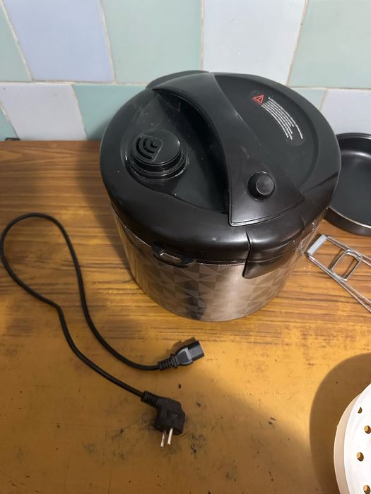 Мультиварка Redmond