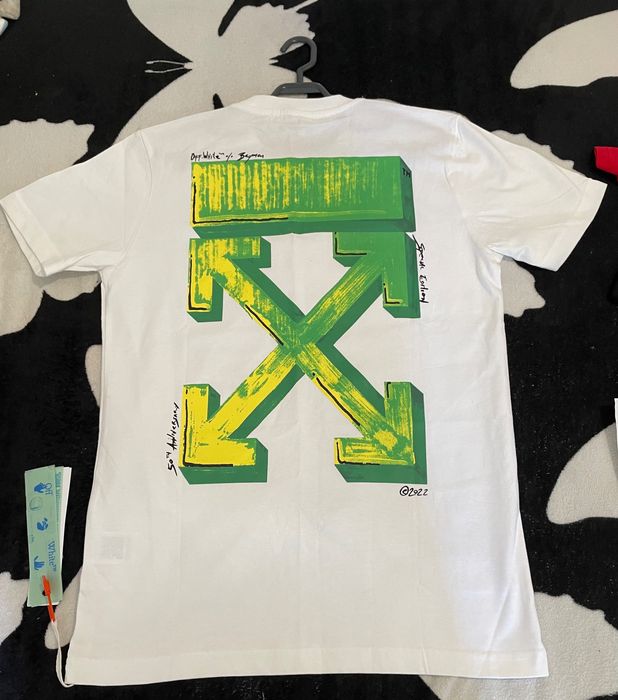 Blugi , hanorace si tricouri