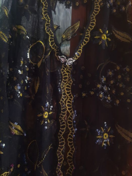 Ayollar uchun ustiga kiyib olishga kiyim