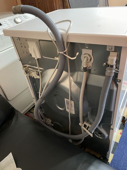 Vand masina de spalt si uscator de haine Miele aproape noi