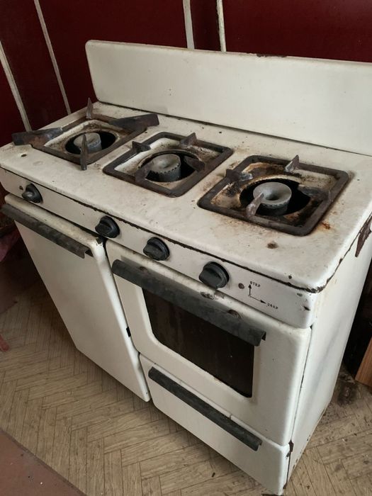 Продам газовую плиту б/у