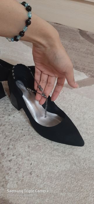Женские туфли на стойком каблуке