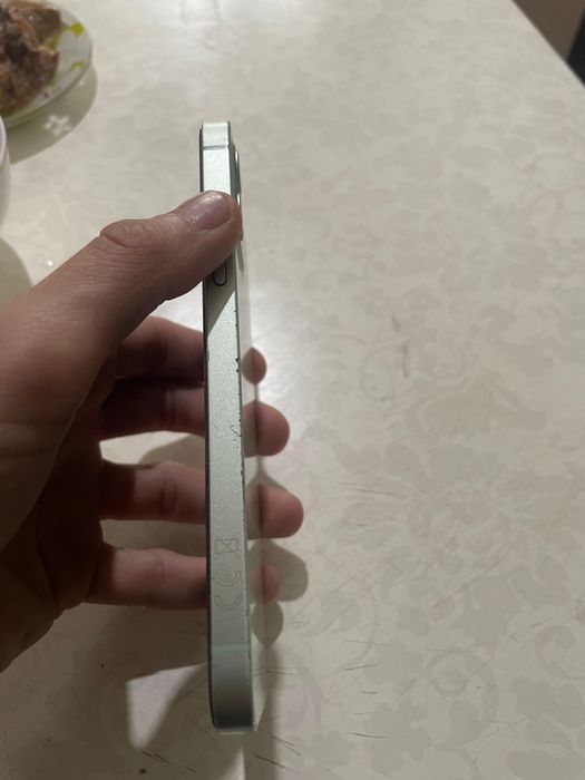 Айфон 12 в хорошем состоянии