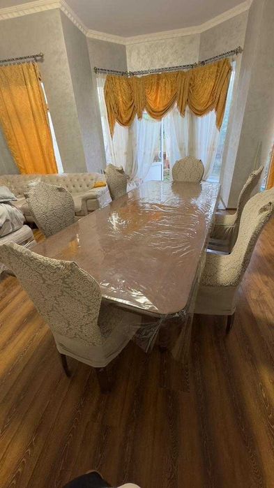 Продается новый стол со стульями