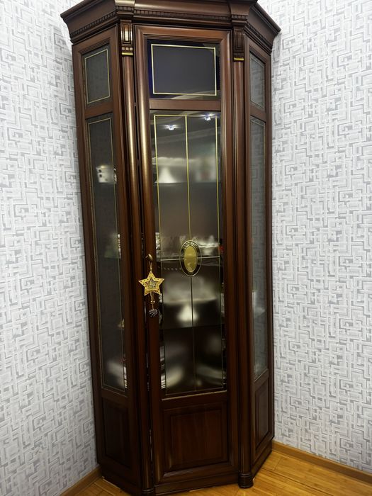 Продам шкаф для посуды