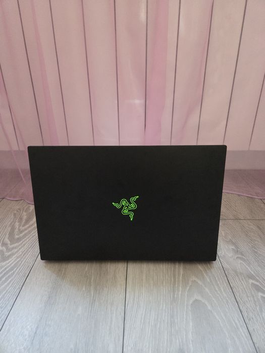 Razer Blade i7 10750H / RTX 3060 / 16GB / 256GB