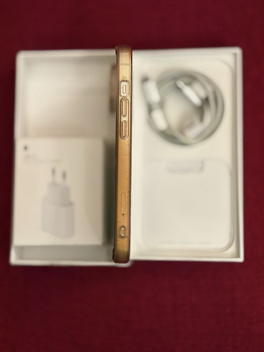 Продавам iPhone 13 128GB