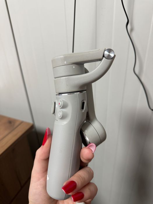 DJI Osmo Mobile - Stabilizator gimbal pentru smartphone