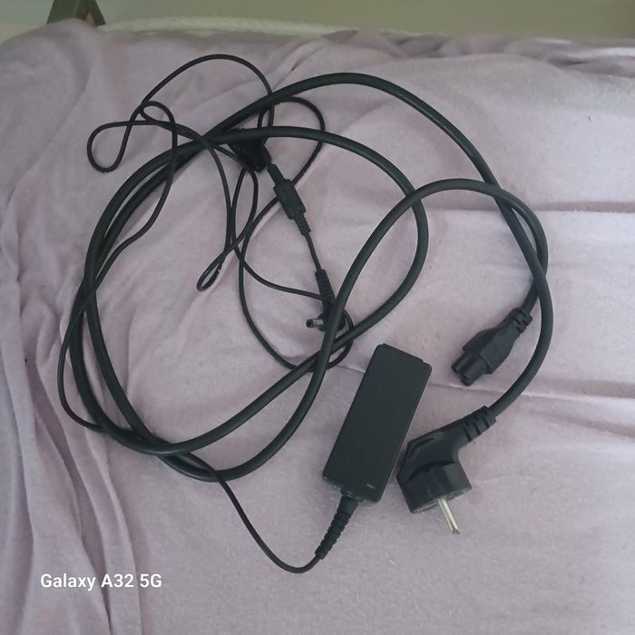 Продавам лаптоп MSI много запазен