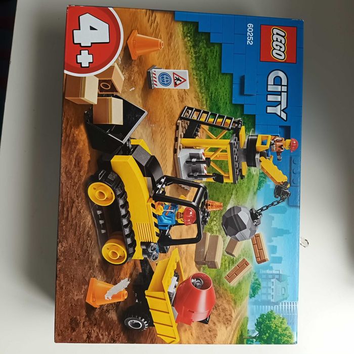 Писта и играчки Нови, запечатени