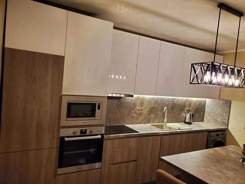 Продаваме тристаен апартамент в Западен парк