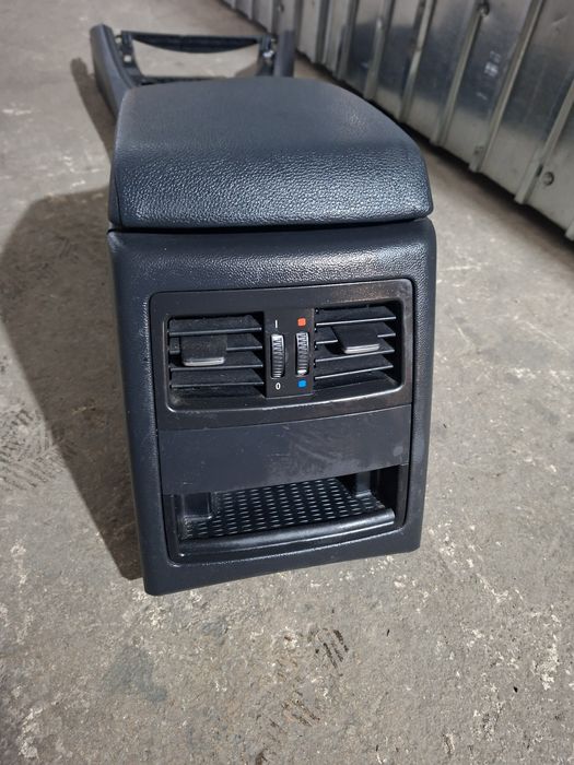 Cotiera consola centrala BMW E90 E91 E92 E93