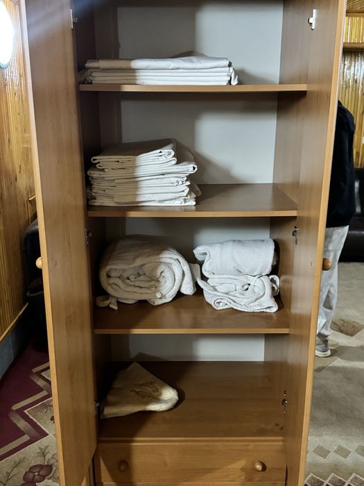 2 вместительных шкафа