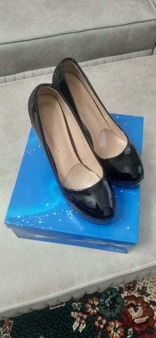 Продаётся женькие обувь