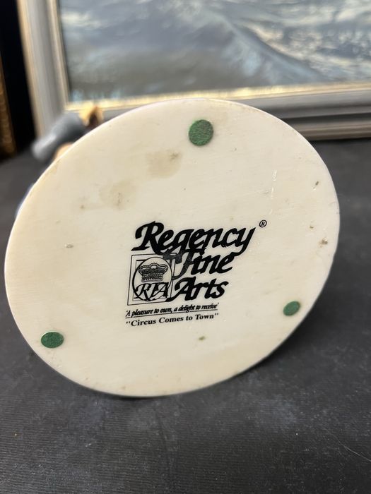 Колекционерска фигура-“Циркът идва в града”.