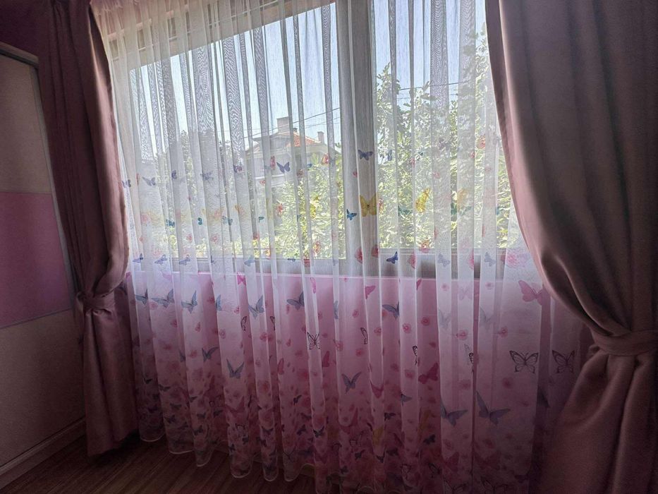 Бяло тънко перде с ПЕПЕРУДИ