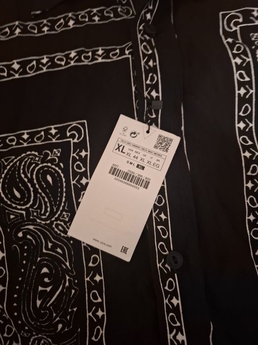 Чисто нова риза zara с етикетите никога не е носена
