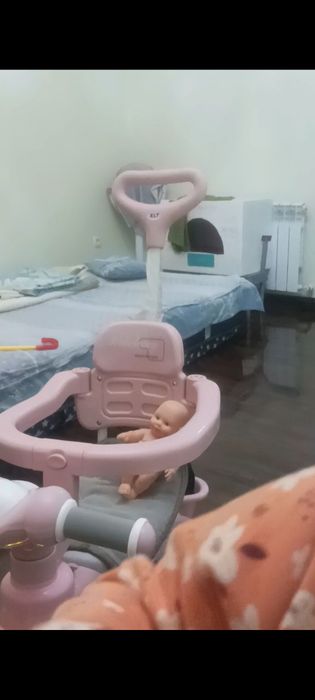 Детская велоколяска куплена летом  как новая все целая с цветомузикой