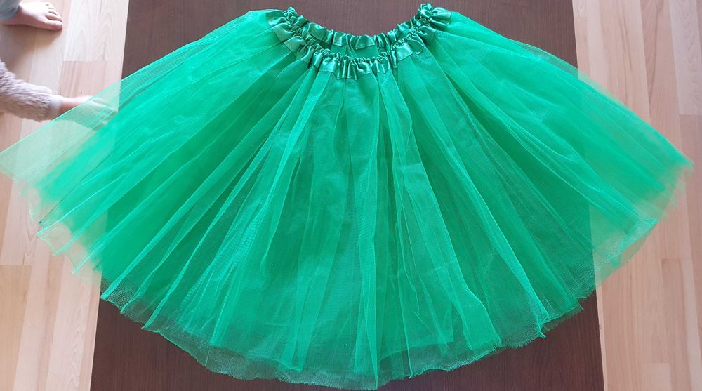 Кума комплект: Сатенен халат и туту L+ Пантофи +ластик+слънчеви очила