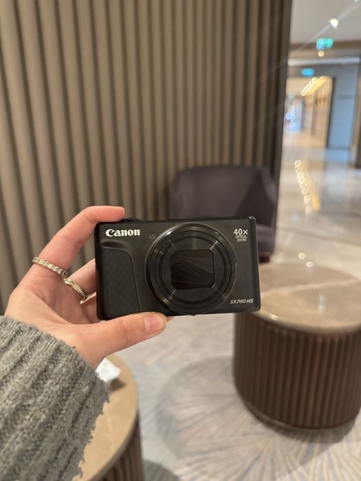Canon sx740.