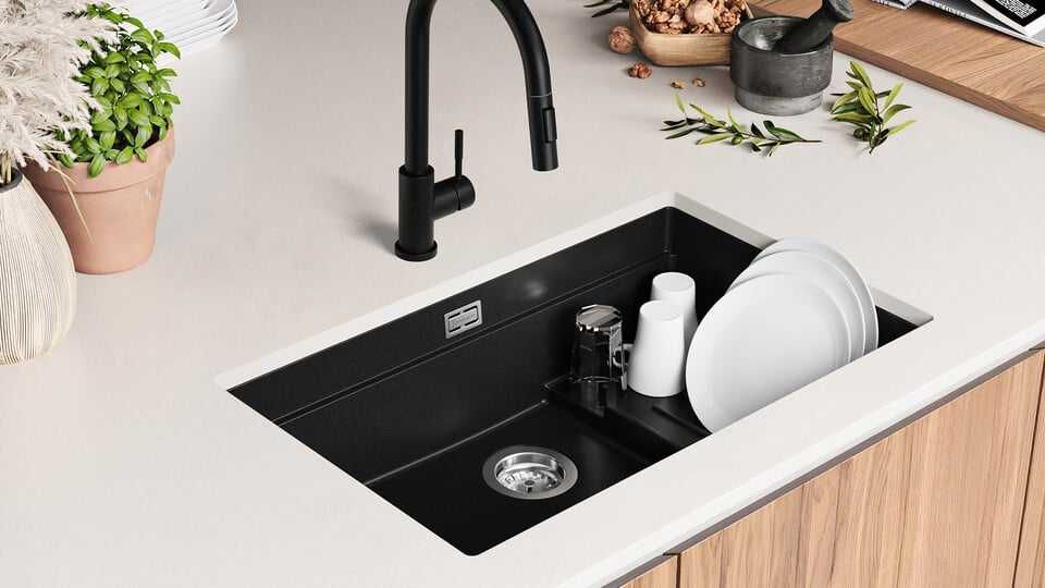 Черна гранитна мивка за монтаж под плот Прага 80 Step Level 560 x 470