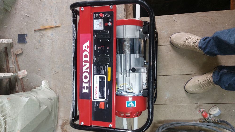 Бензиновый генератор