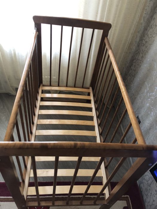 Детская кроватка с матрасом