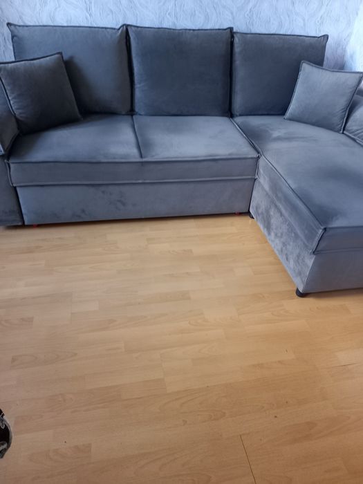 Продавам ъглов диван сив запазен  2.30см на 1.60