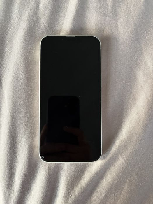 iPhone 13 – 128GB | работещ отлично + 2 калъфа подарък
