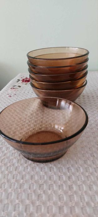 Продавам различни комплекти чаши