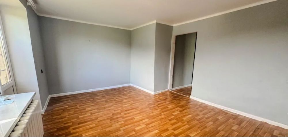 продам 1-ком. 35кв. 5мкр. 3-этаж