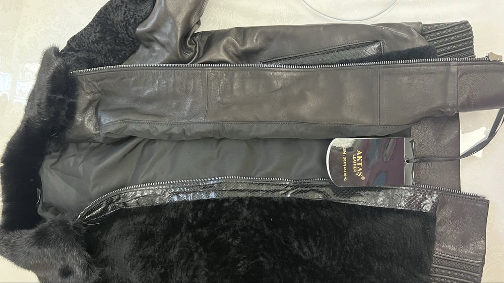 Продам новую куртку