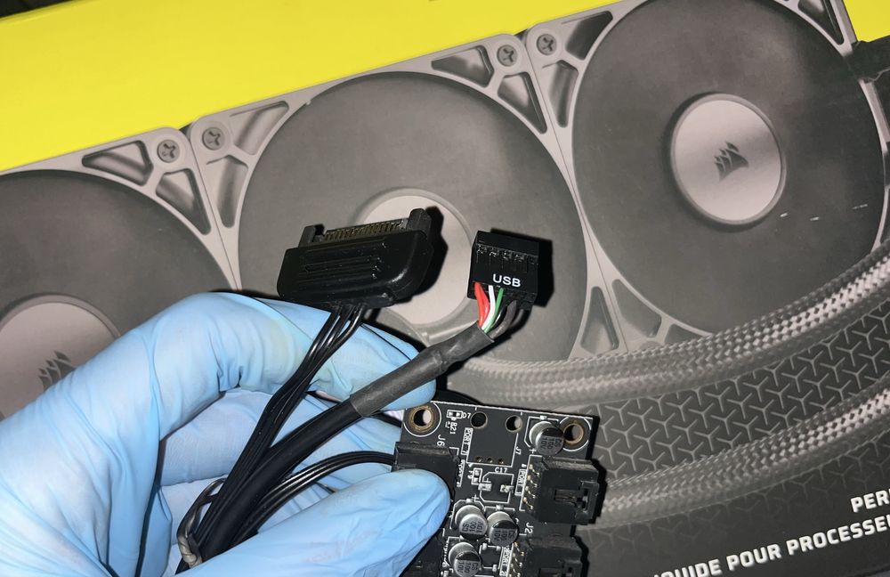 HUB Corsair iCUE Lighting Node CORE Fan/Cooler RGB Controller