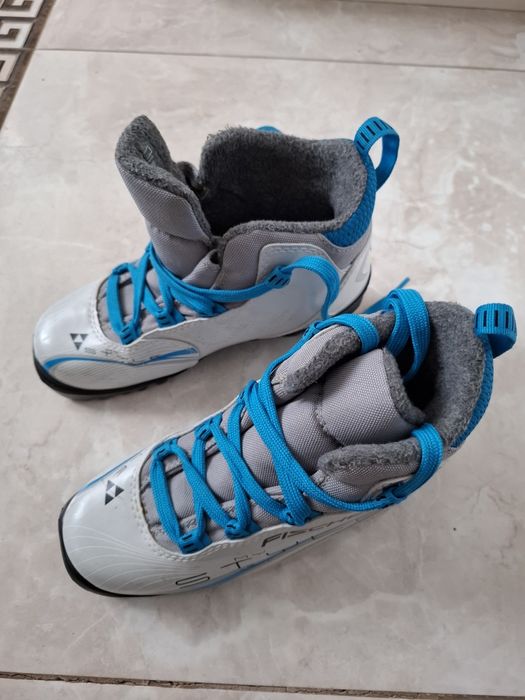 Продам ботинки детские для лыж