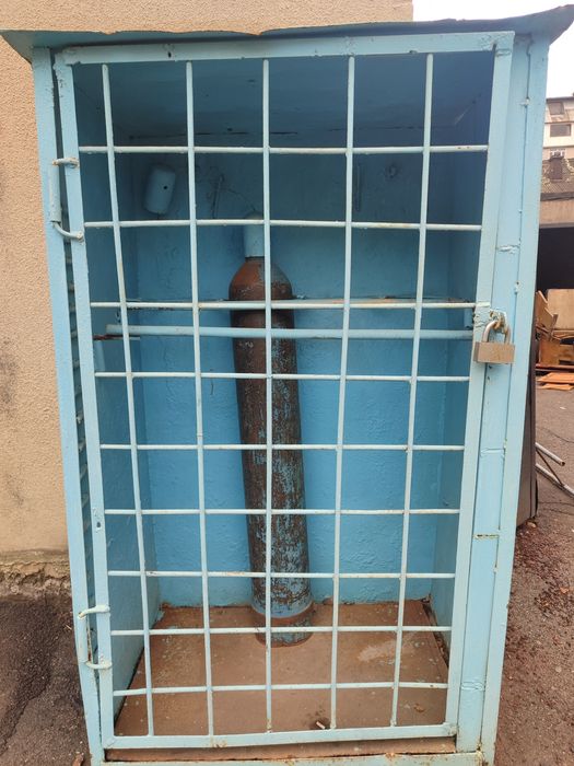 Кислородный баллон с ящиком