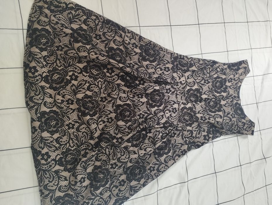 Рокля на цветя, рокля в син цвят и рокля- черна дантела.