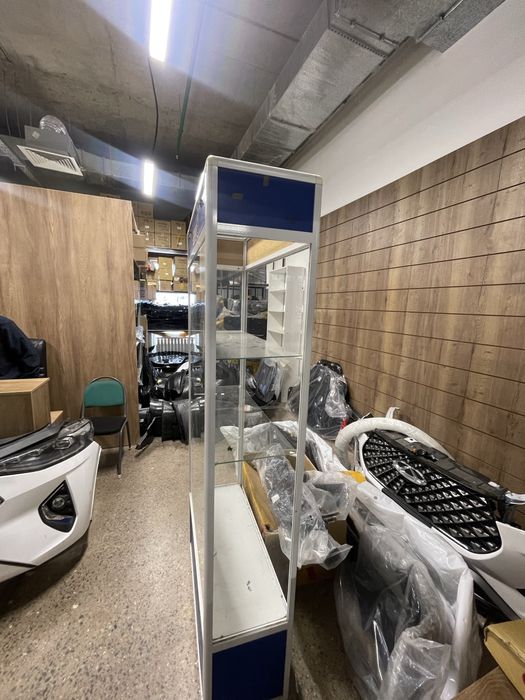 Стекляная полка витрина