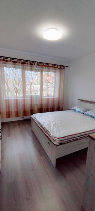 Închiriem apartament cu 2 camere, suprafață 65 mp, in centrul comunei Crișeni ( bloc nou  lângă primărie), la doar 2 km de Zalău!