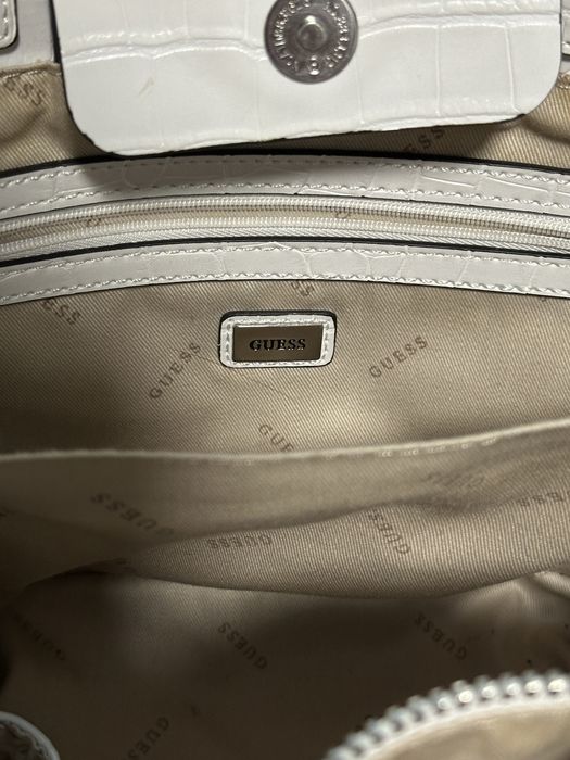 Оригинална бяла чанта Guess