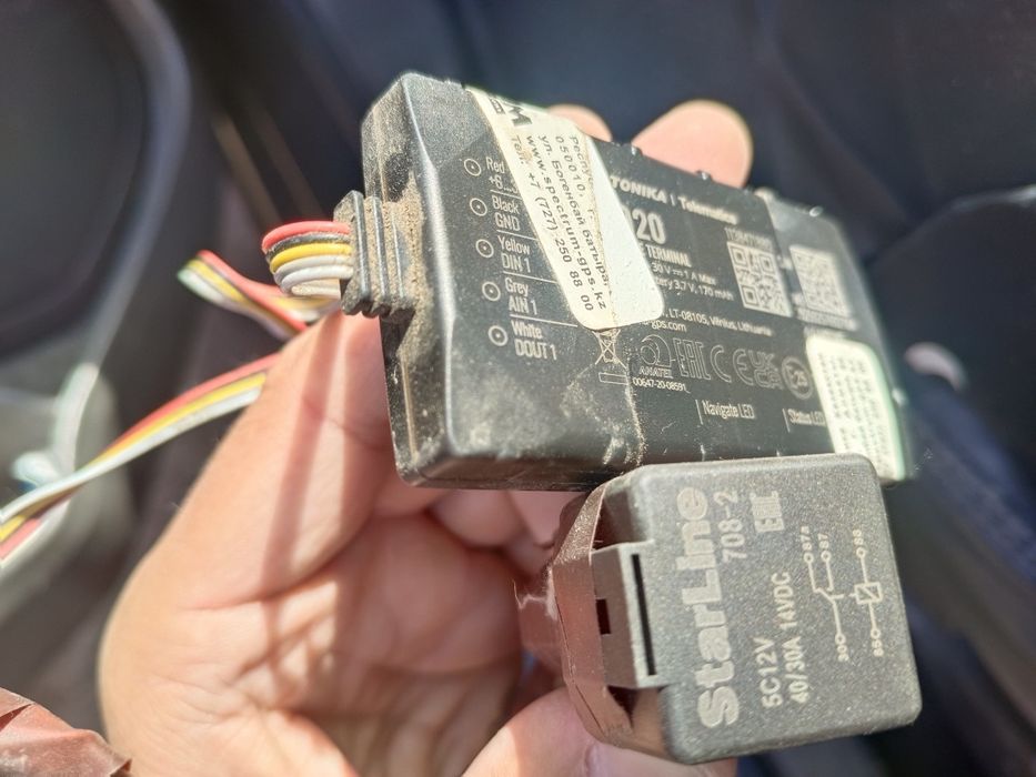GPS трекер с реле для блокировки двигателя 
- Контр