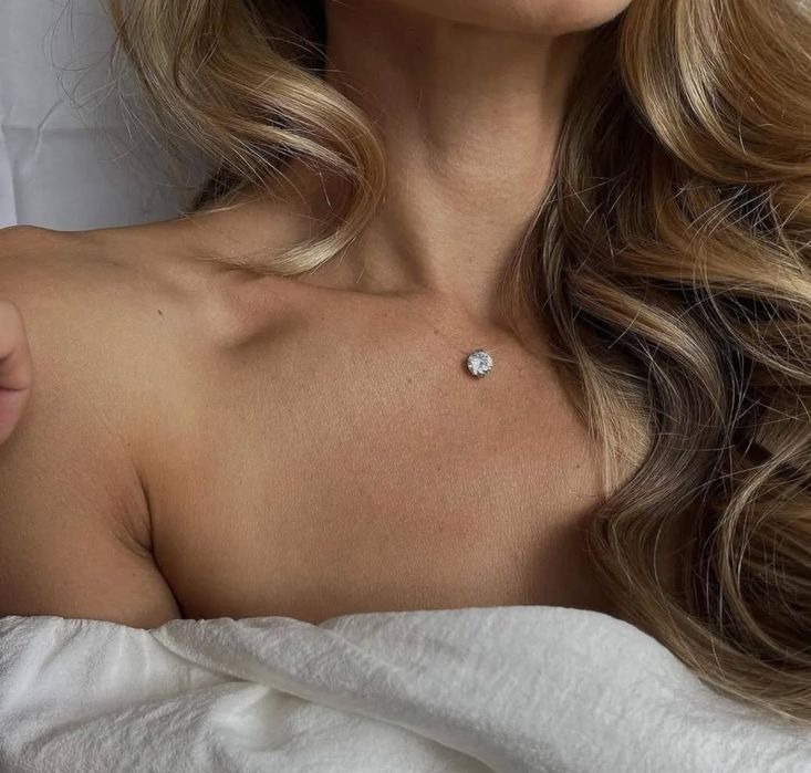 Колиета с Цирконий върху корда