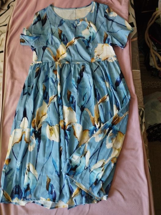 Лятна рокля с къс ръкав