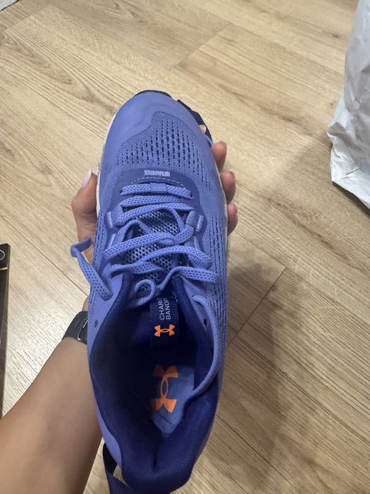 Vand adidasi Under Armour trail