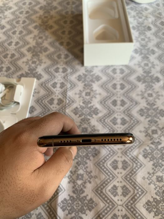 Iphone xs max gold