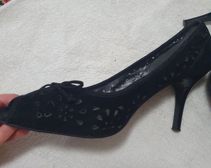 Продам туфли на каблуке