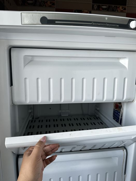 Продам морозильник Indesit
