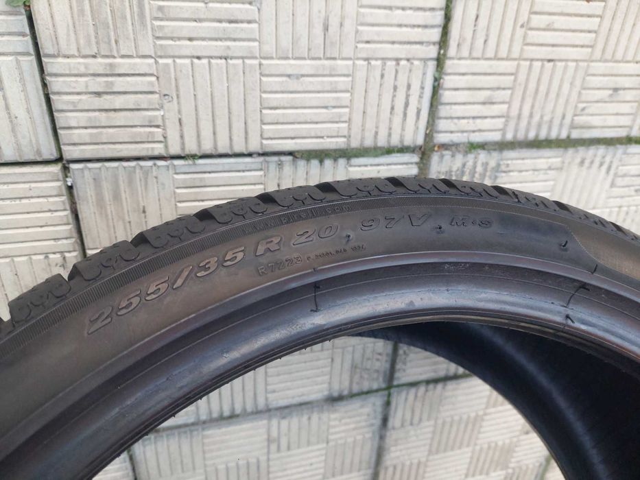 255 35 20 cu 285 30 20,cate 2buc iarna,PIRELLI,SOTTOZERO