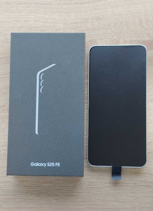 Samsung Galaxy S25 FE 256GB - като нов, с кутията, 3x зум, IP68 + ПОДАРЪК Калъф